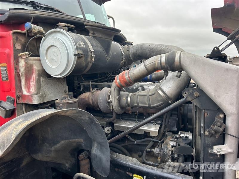 Mack 160A on Mack CV713 8x4 Grapple Truck Grabeži