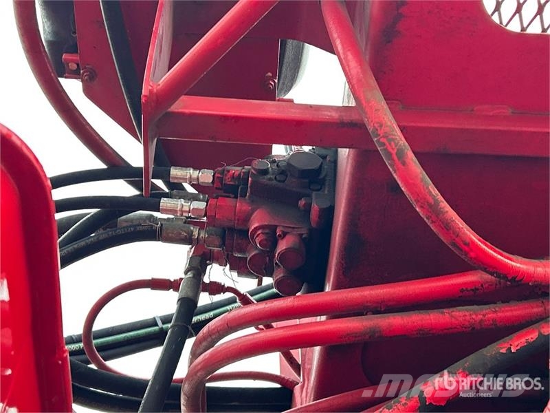 Mack 160A on Mack CV713 8x4 Grapple Truck Grabeži