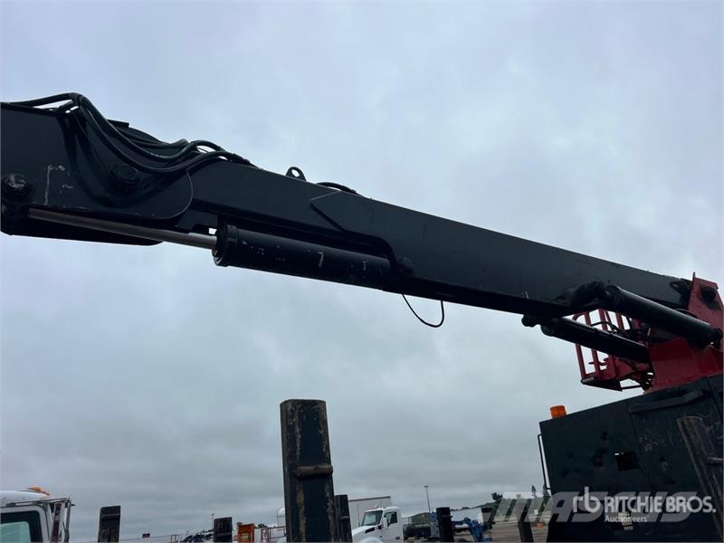 Mack 160A on Mack CV713 8x4 Grapple Truck Grabeži