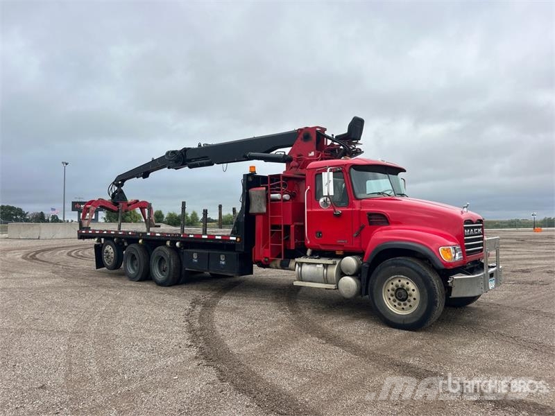 Mack 160A on Mack CV713 8x4 Grapple Truck Grabeži