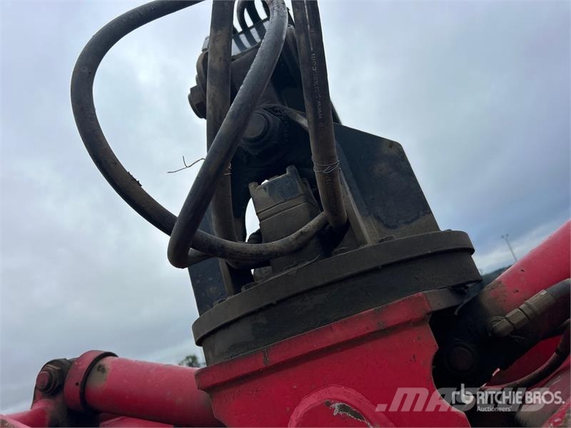 Mack 160A on Mack CV713 8x4 Grapple Truck Grabeži
