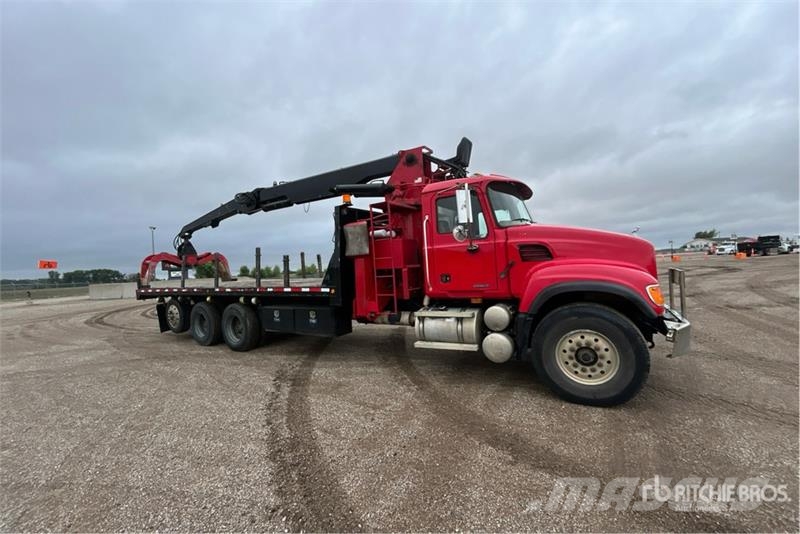 Mack 160A on Mack CV713 8x4 Grapple Truck Grabeži