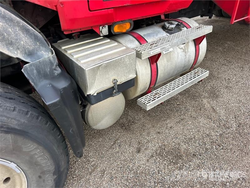 Mack 160A on Mack CV713 8x4 Grapple Truck Grabeži