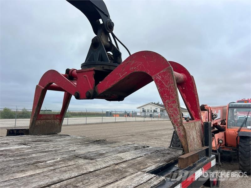 Mack 160A on Mack CV713 8x4 Grapple Truck Grabeži