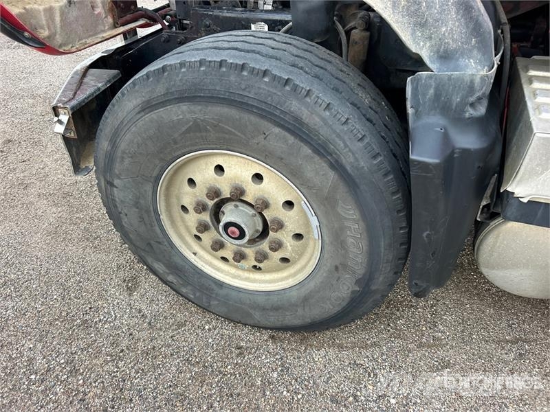 Mack 160A on Mack CV713 8x4 Grapple Truck Grabeži