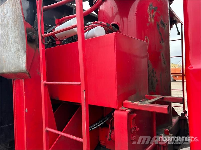 Mack 160A on Mack CV713 8x4 Grapple Truck Grabeži