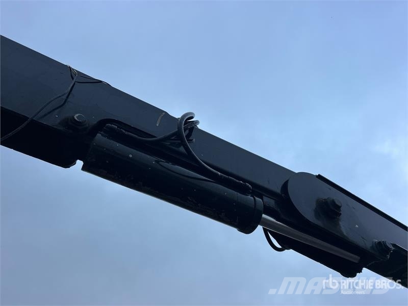 Mack 160A on Mack CV713 8x4 Grapple Truck Grabeži