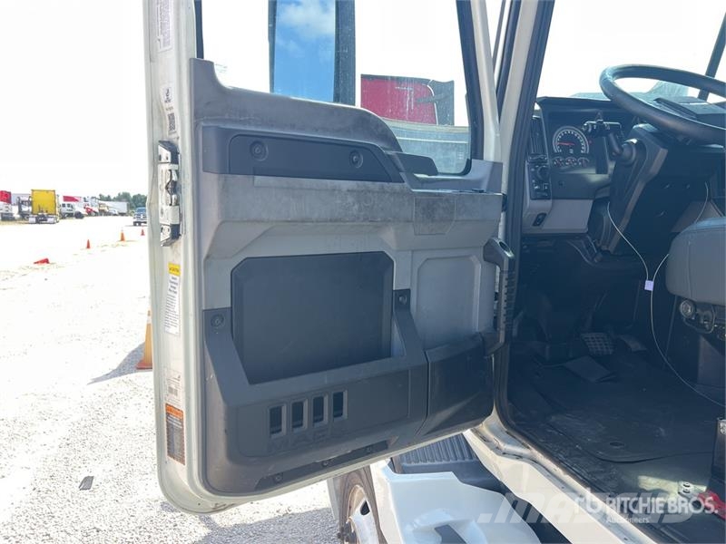 Mack Anthem 6x4 T/A Sleeper Truck Tractor Tractor Units