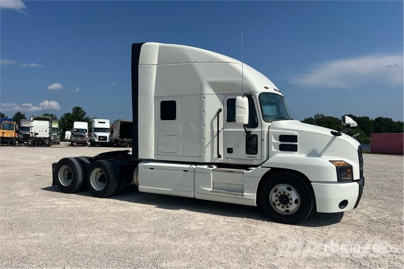 Mack Anthem 6x4 T/A Sleeper Truck Tractor Tractor Units