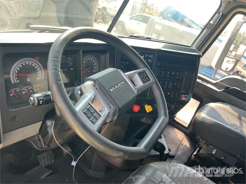 Mack Anthem 6x4 T/A Sleeper Truck Tractor Tractor Units
