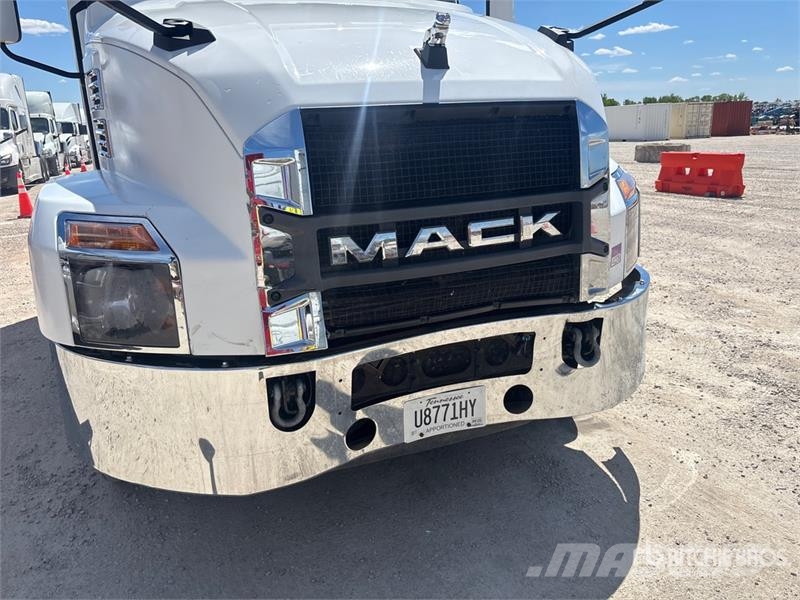 Mack Anthem 6x4 T/A Sleeper Truck Tractor Çekiciler