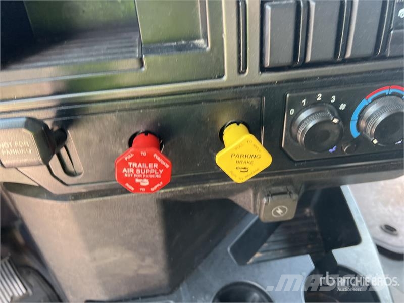 Mack Anthem 6x4 T/A Sleeper Truck Tractor Tractor Units