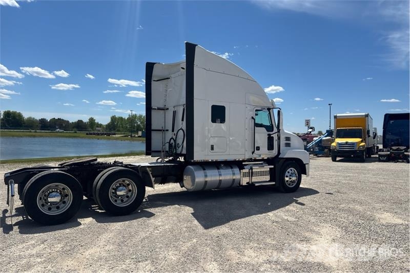 Mack Anthem 6x4 T/A Sleeper Truck Tractor Çekiciler