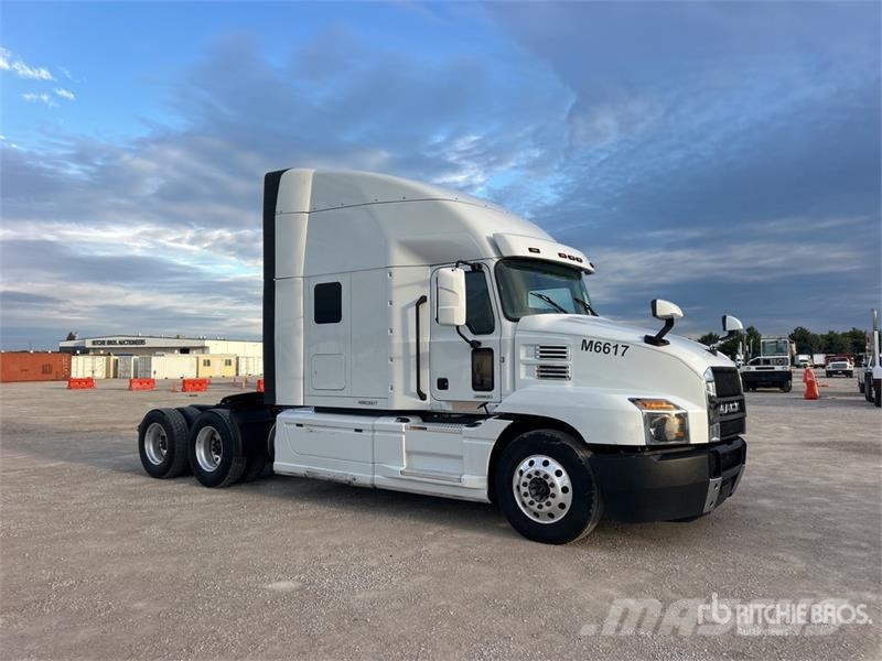 Mack Anthem 6x4 T/A Sleeper Truck Tractor Тягачі