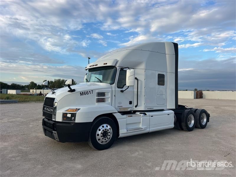 Mack Anthem 6x4 T/A Sleeper Truck Tractor Тягачі