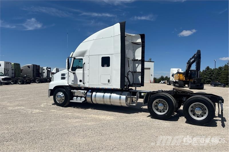 Mack Anthem 6x4 T/A Sleeper Truck Tractor Çekiciler