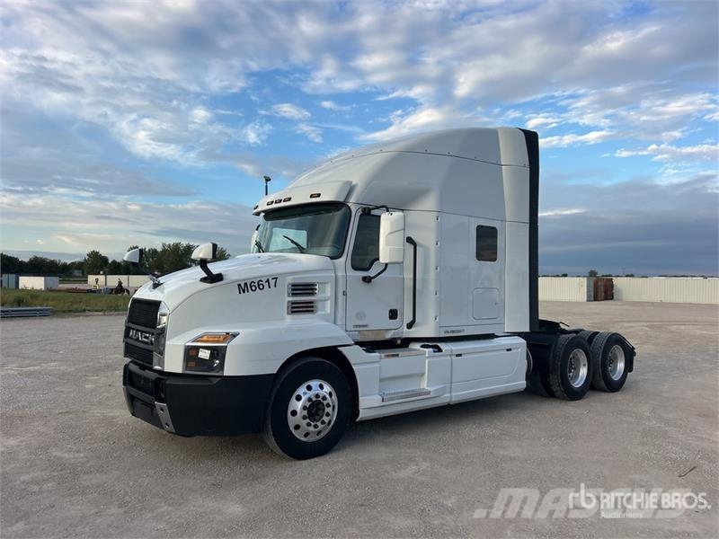 Mack Anthem 6x4 T/A Sleeper Truck Tractor Тягачі