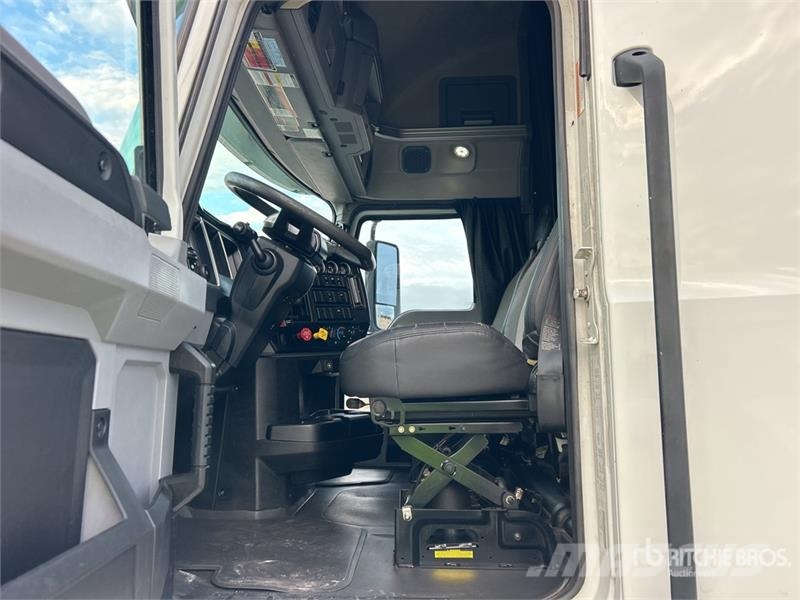 Mack Anthem 6x4 T/A Sleeper Truck Tractor Тягачі