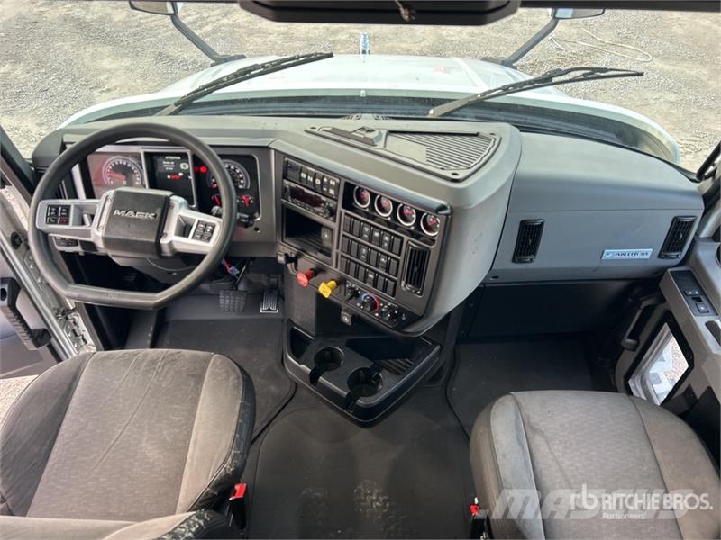 Mack Anthem 6x4 T/A Sleeper Truck Tractor Тягачі