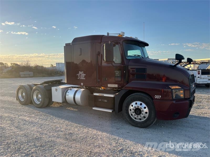 Mack Anthem T/A Sleeper Truck Tractor Тягачі