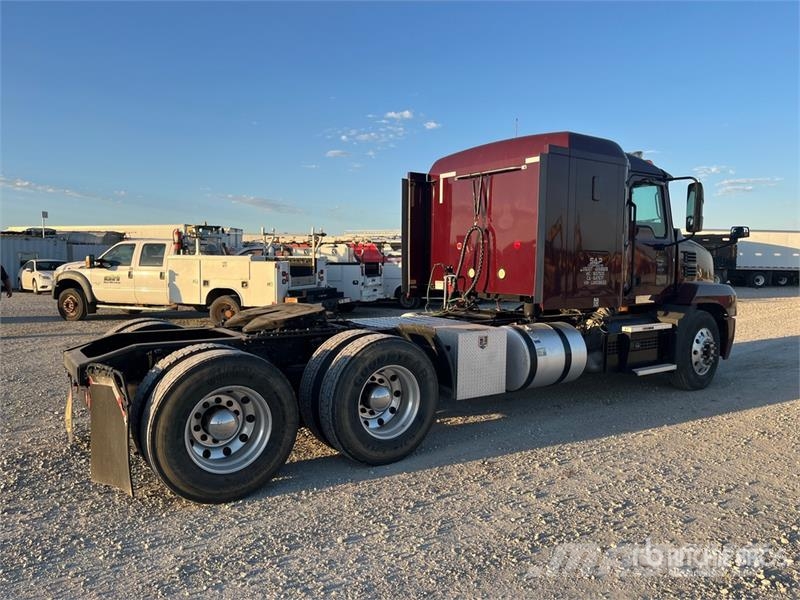 Mack Anthem T/A Sleeper Truck Tractor Тягачі