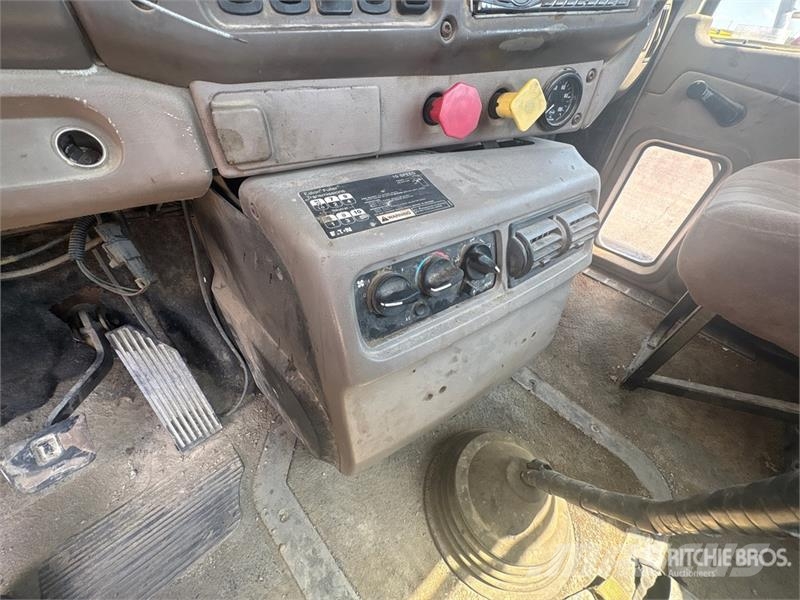 Mack CH613 Autotractoare