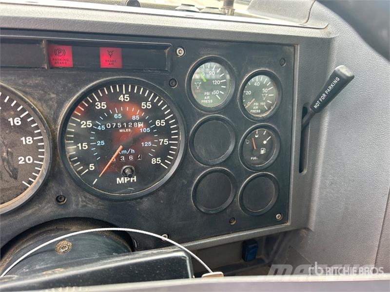 Mack CH613 Tovornjaki za vodo