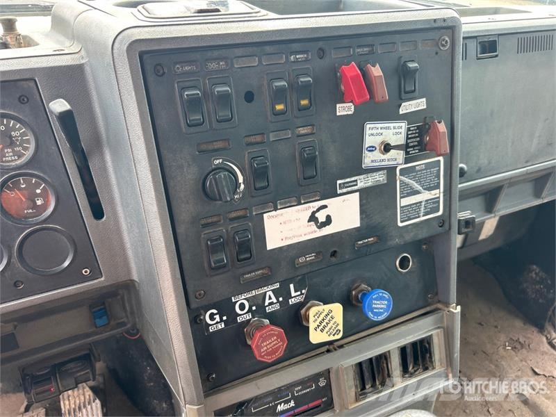 Mack CH613 Tovornjaki za vodo