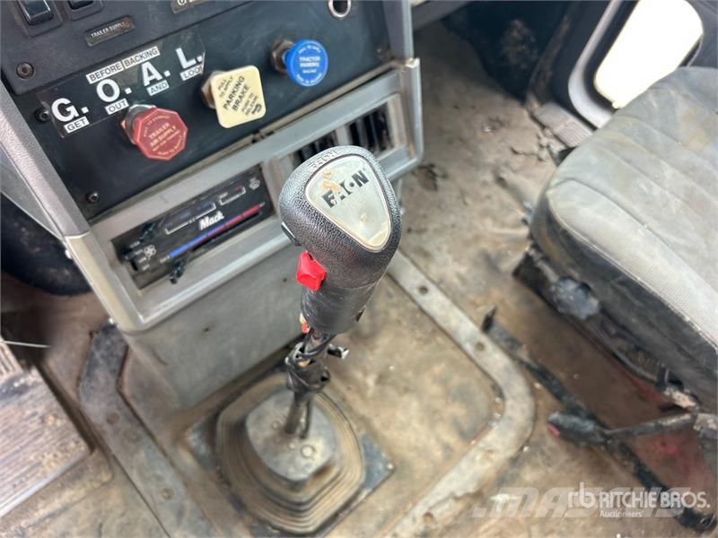 Mack CH613 3135 gal 6x4 Flatbed Water Truck Další