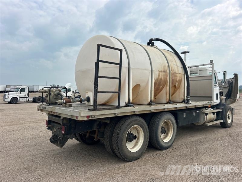 Mack CH613 3135 gal 6x4 Flatbed Water Truck Další