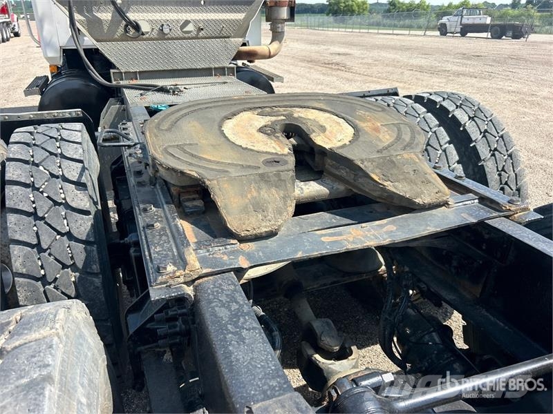 Mack CHN613 Autotractoare