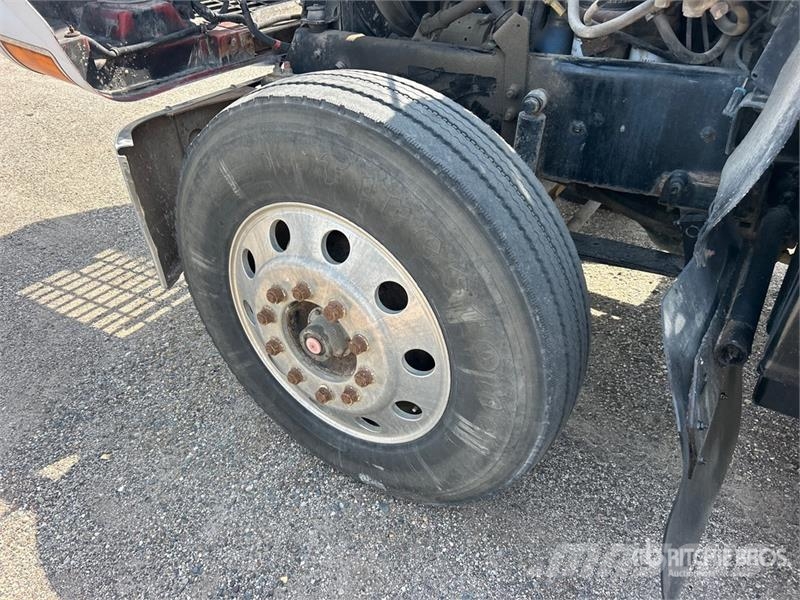 Mack CHN613 Autotractoare