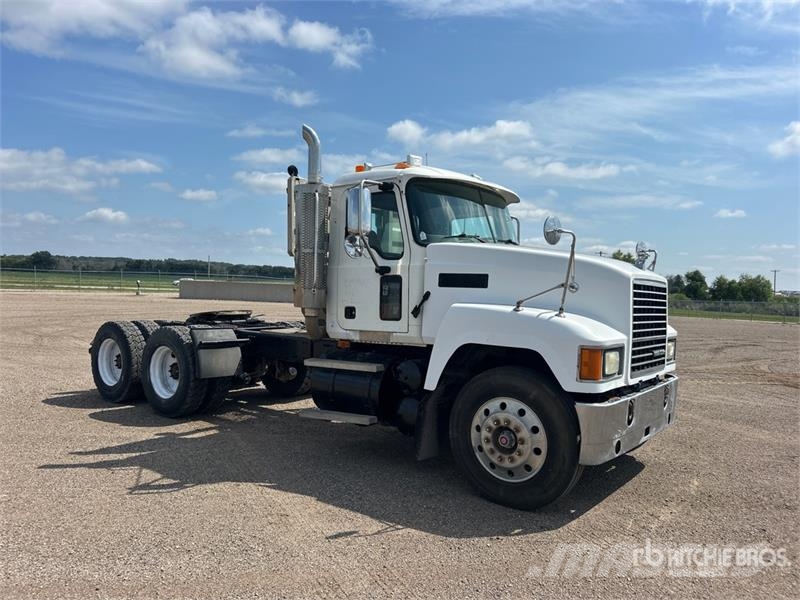 Mack CHN613 Autotractoare