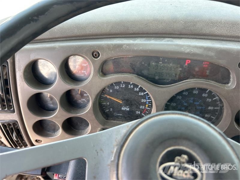 Mack CHN613 Autotractoare
