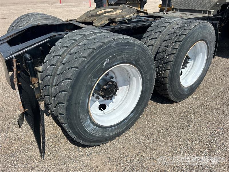 Mack CHN613 Autotractoare