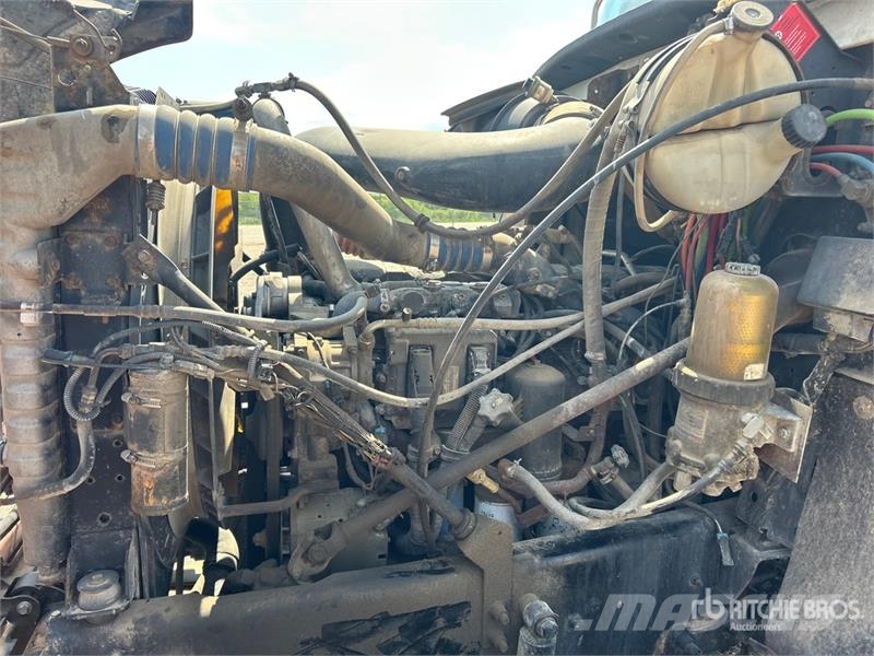 Mack CHN613 Autotractoare