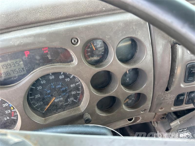 Mack CHN613 Autotractoare