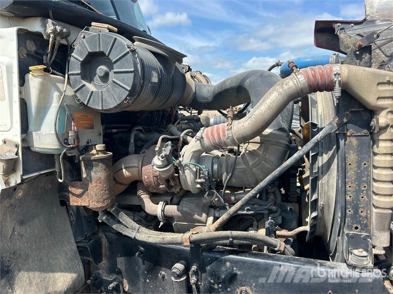 Mack CHN613 Autotractoare