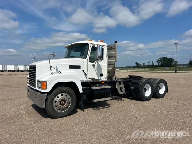 Mack CHN613 Autotractoare