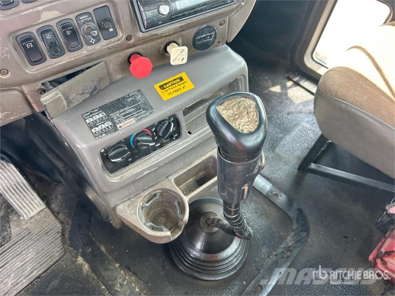 Mack CHN613 Autotractoare