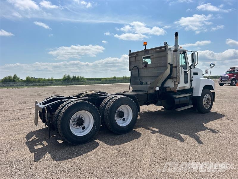 Mack CHN613 Autotractoare