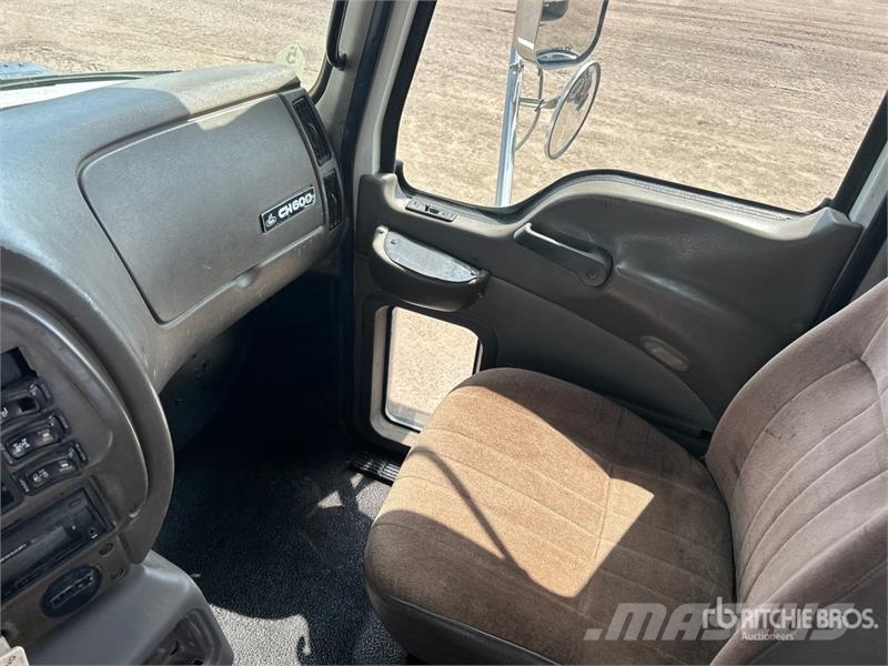 Mack CHN613 Autotractoare