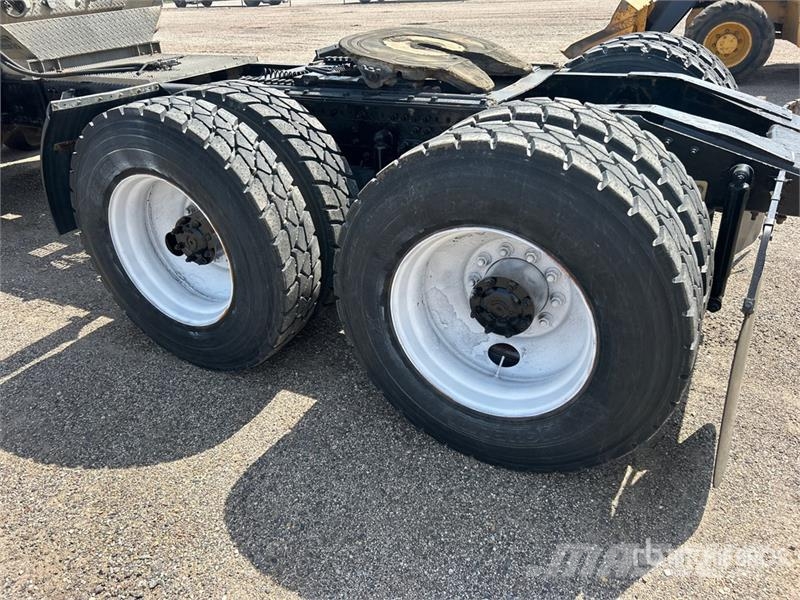 Mack CHN613 Autotractoare