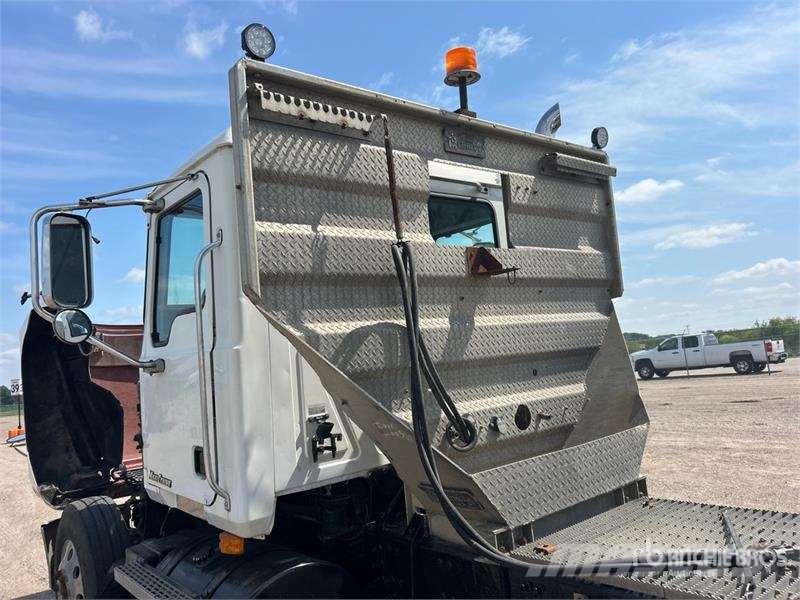 Mack CHN613 Autotractoare