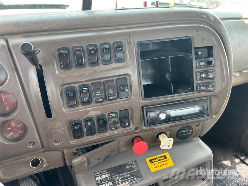 Mack CHN613 Autotractoare