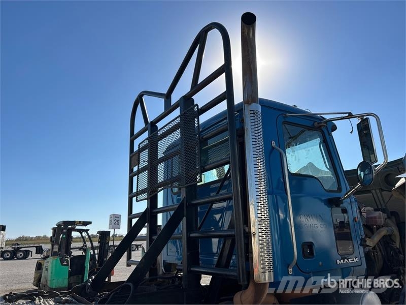 Mack CHU613 Vilcēji