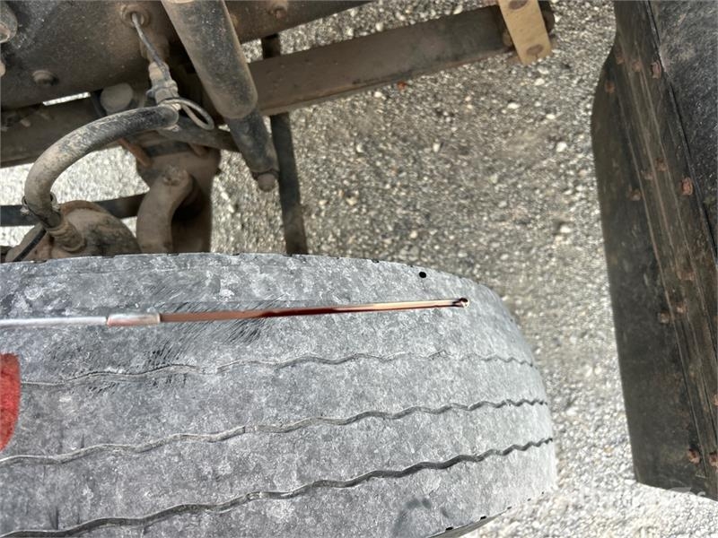 Mack CHU613 Vetopöytäautot
