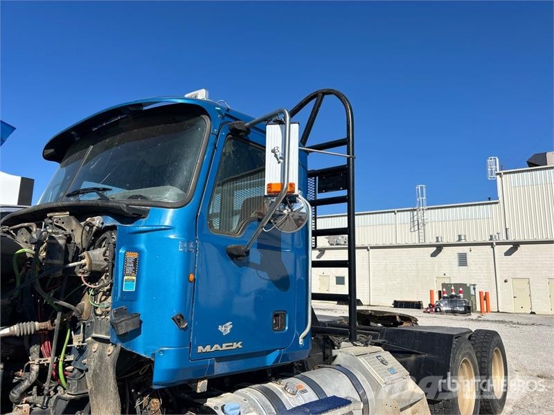 Mack CHU613 Vilcēji