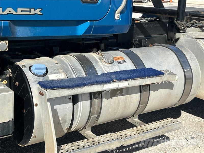 Mack CHU613 Vilcēji