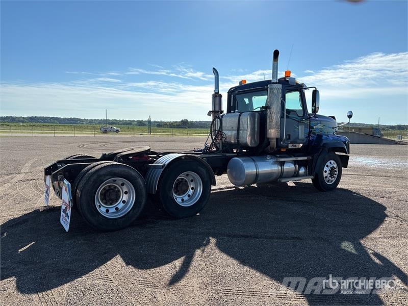 Mack CL733 Autotractoare